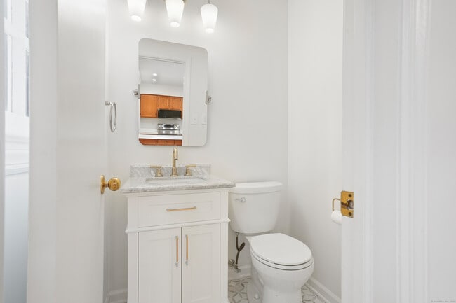 Building Photo - 388 Main St