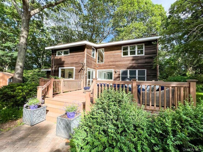 Foto del edificio - 1045 Wagon Wheel Ln
