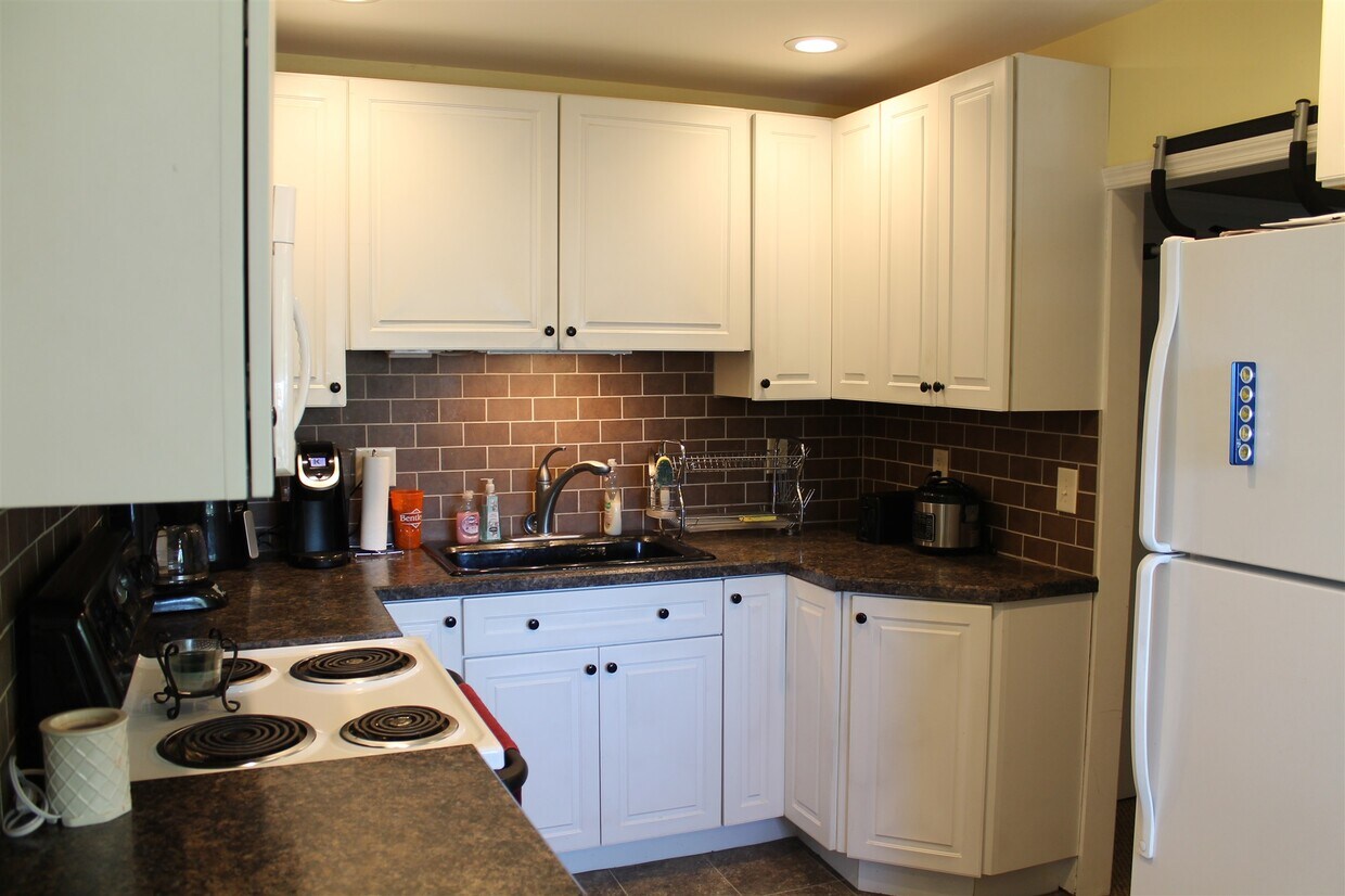Primary Photo - 305 N 2nd Ave