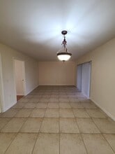 Building Photo - 1547 Lake Crystal Dr
