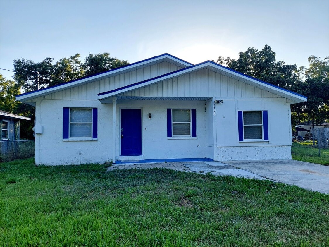 Primary Photo - 4 Bedroom, 2 Bathroom House in Lakeland