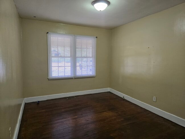 Foto del edificio - 2418 Wheeless Rd