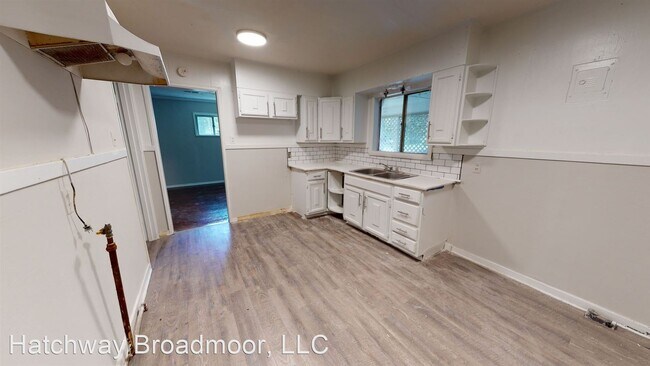 Building Photo - 4 br, 2.5 bath House - 4240 Oakhill