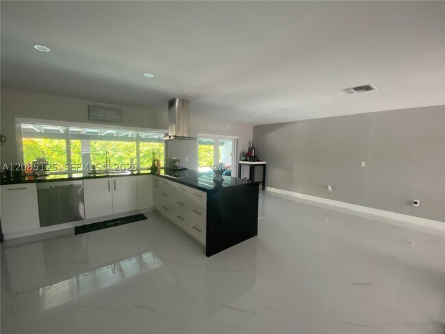 Building Photo - 7010 SW 144th Pl