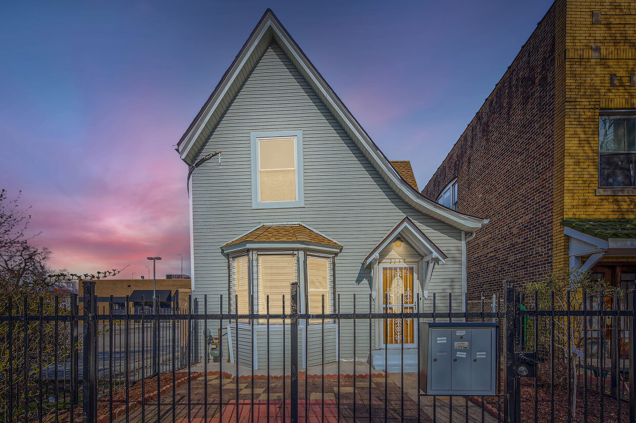 Photo - 3147 N Spaulding Ave (Chicago, IL)