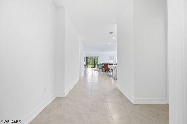 Building Photo - 5293 Marano Dr