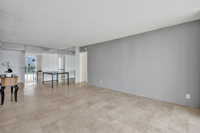 Building Photo - 100 Bayview Dr