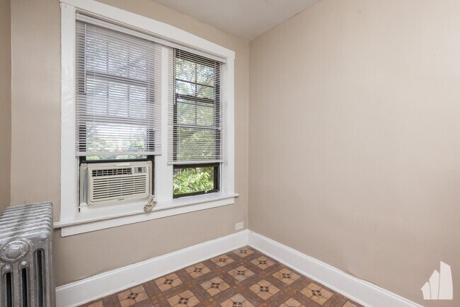 Building Photo - 6364 N Hermitage Ave