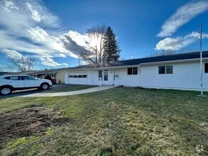 Building Photo - 90 Robinhood Dr