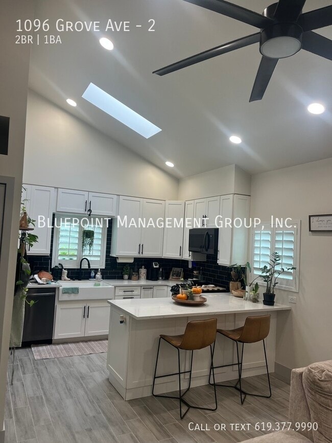 Building Photo - 1096 Grove Ave