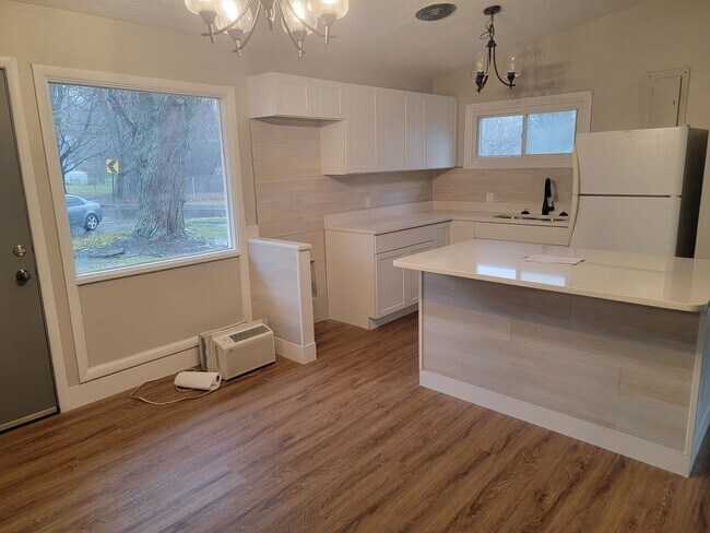 Building Photo - 1196 Thorndale Dr