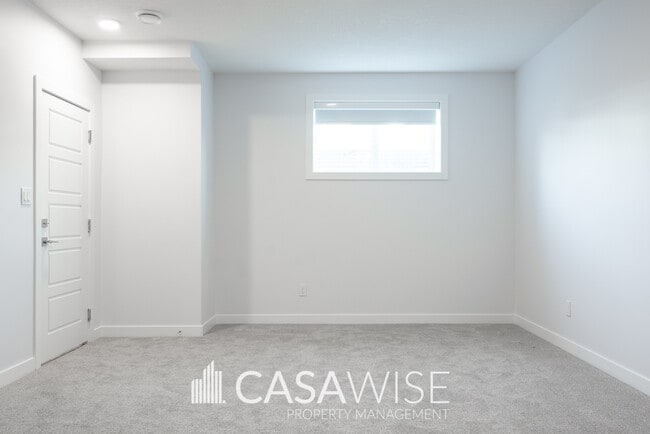 Building Photo - 6531-6176 176 Ave NW