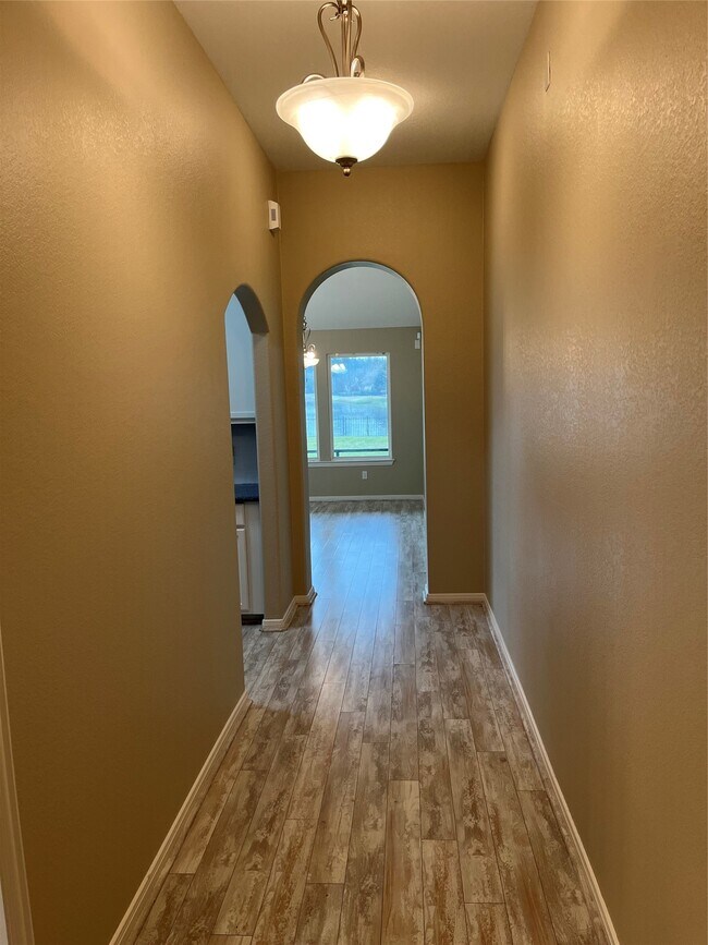 Foto del edificio - 9311 E Lakeside Dr