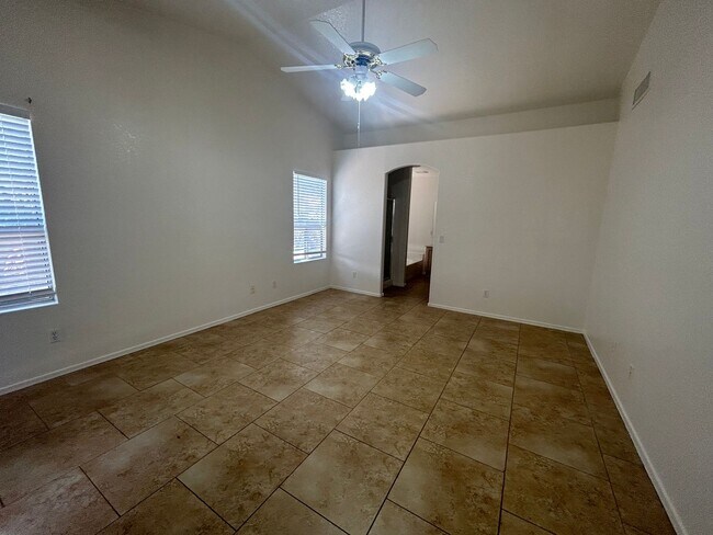 Building Photo - 3 Bed 2 Bath Home