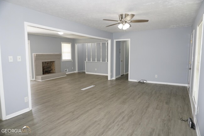 Building Photo - 5601 Richlo Ct