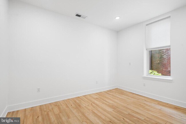 Foto del edificio - 1949 N 32nd St