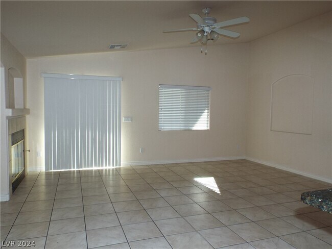 Foto del edificio - 10717 Hunter Mountain Ave