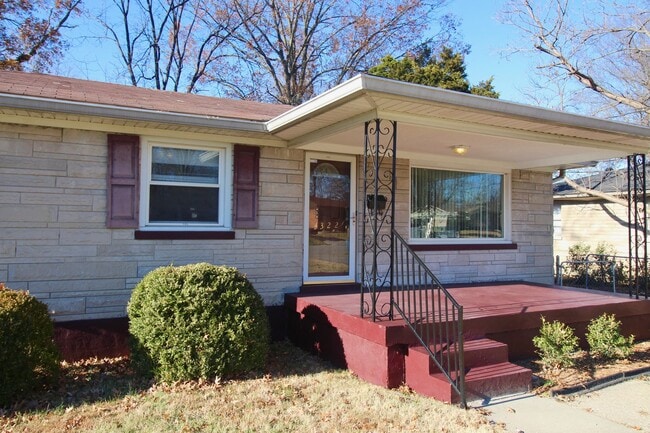 Photo - Super 3-brm stone ranch with basement in e... House