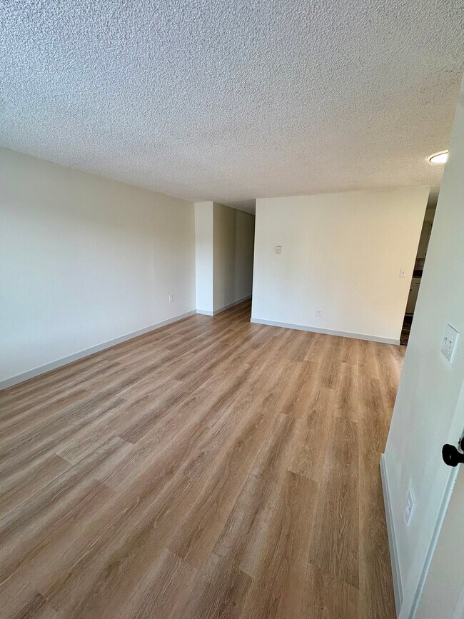Foto del edificio - 102 W Cora Ave