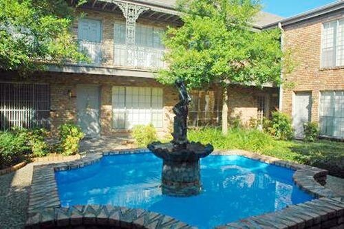 Foto del edificio - 2313 Fountain View Dr