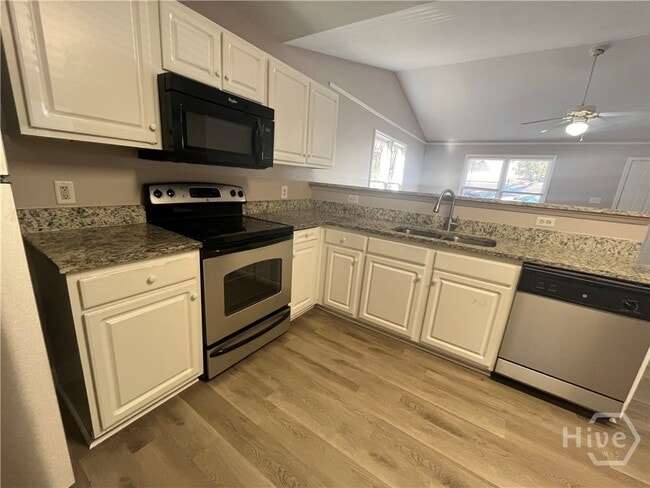 Building Photo - 100 Fair Oaks Dr