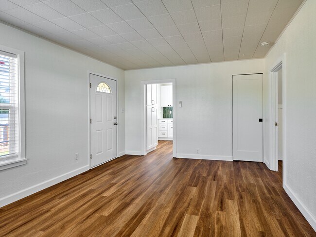 Foto del edificio - 1212 Alder Dr NE
