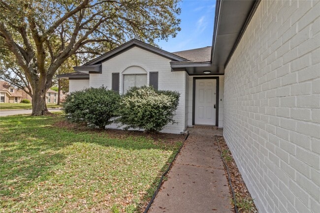 Building Photo - 20903 Union Park Dr