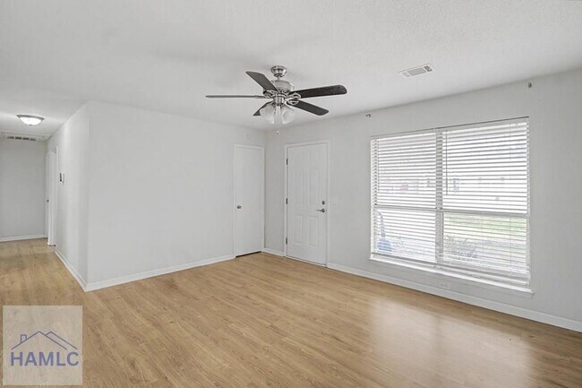 Foto del edificio - 799 Wildwood Dr