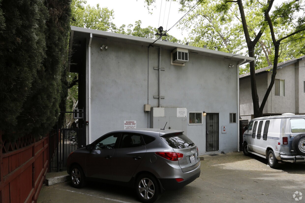 Building Photo - Lago Apartments