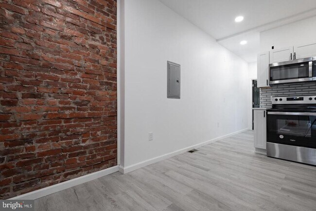Building Photo - 935 W Susquehanna Ave