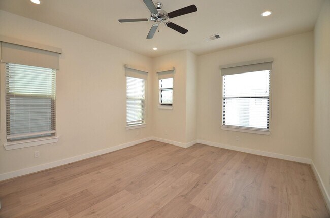 Foto del edificio - 2616 Riverside Dr