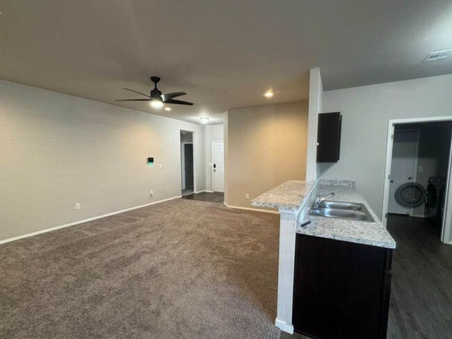 Building Photo - 3BD/2BTH Home Minutes from Lake El Reno!