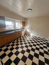 Building Photo - 326 Ash St