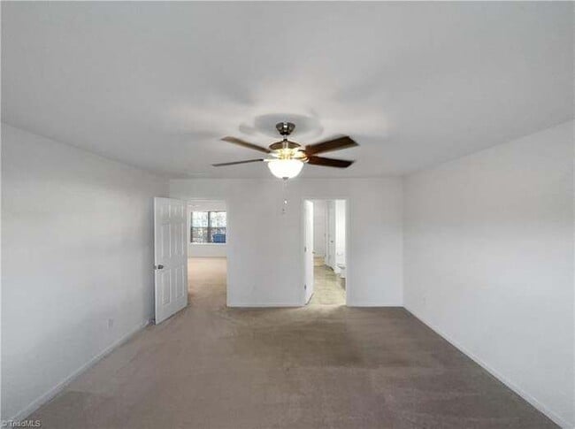 Building Photo - 2102 Longburn Dr