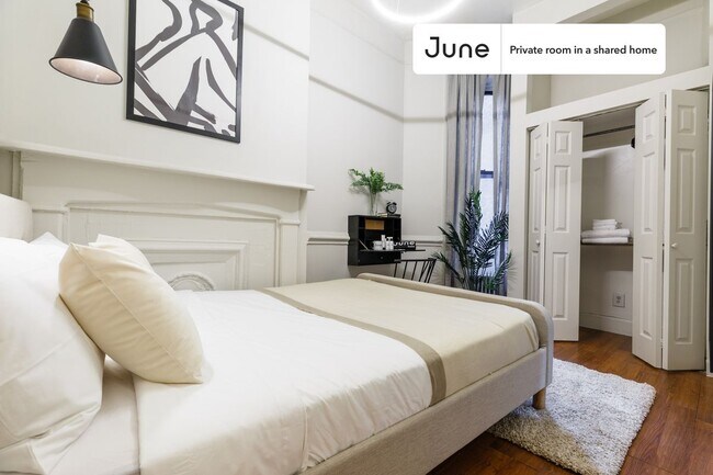 Building Photo - Room in Shared 4 bed/2 bath home in Hell's Kitchen