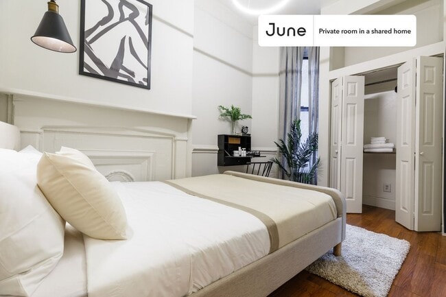 Building Photo - Room in Shared 4 bed/2 bath home in Hell's Kitchen