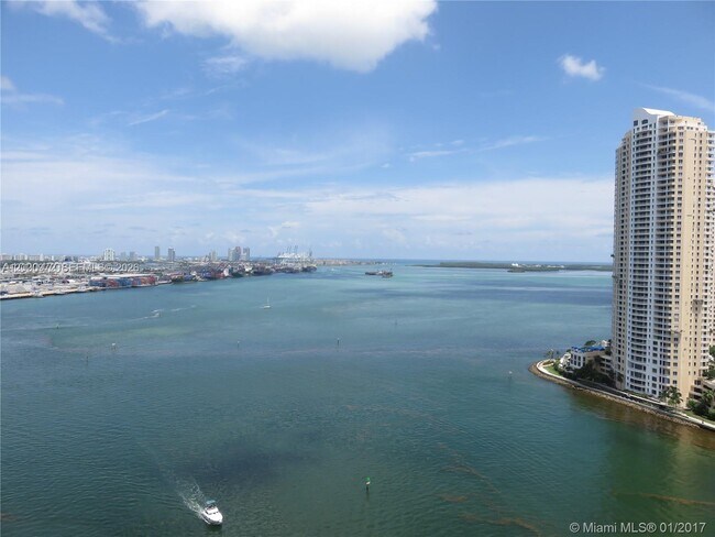 Foto del edificio - 325 S Biscayne Blvd