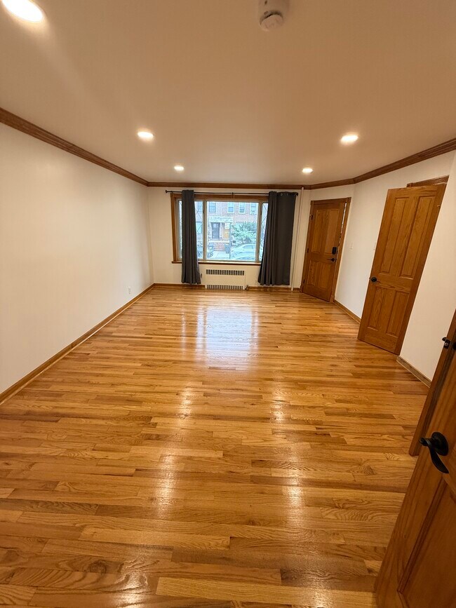 Building Photo - 2068 33rd St