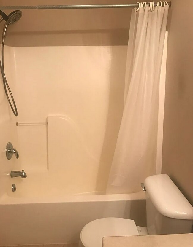 Foto del edificio - 521 Green Tree Dr