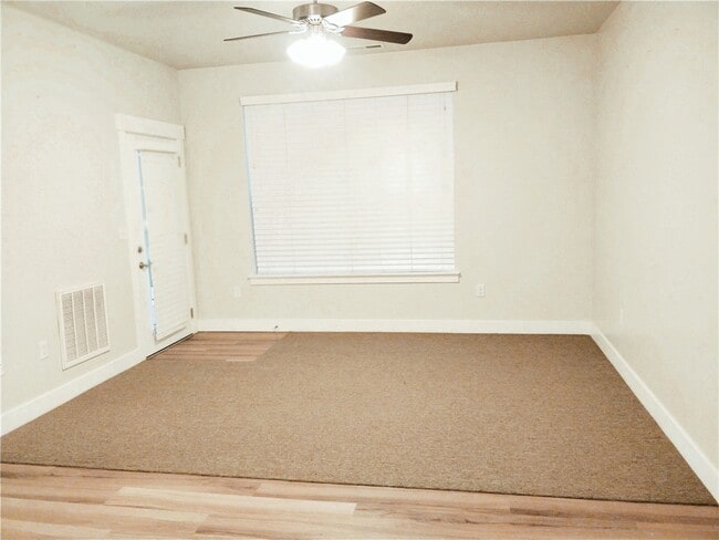 Building Photo - 618 N Sun Peak Dr