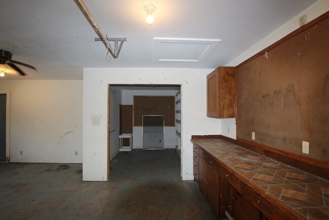 Foto del edificio - 4 bedroom 2 bath home near UT!