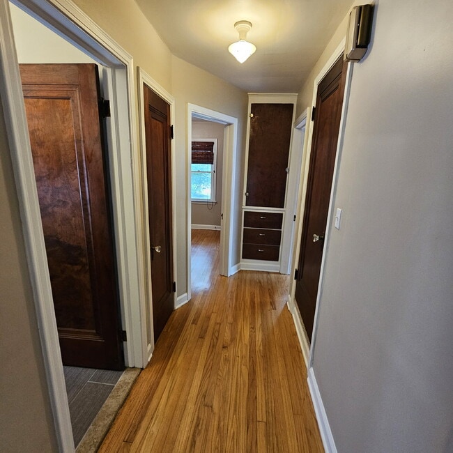 Building Photo - This charming 3-bedroom, 1.5-bathroom hous...