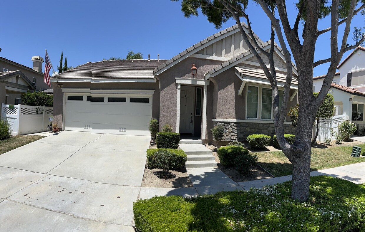 Primary Photo - 40211 Pasadena Dr