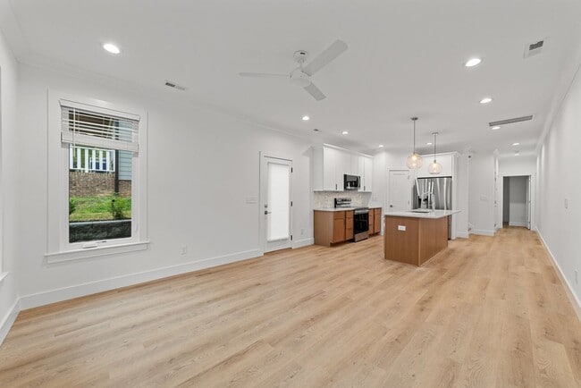 Building Photo - 6509 Lincolnville Rd
