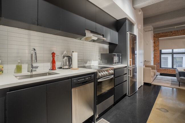 Building Photo - 110 Rue Sainte-Thérèse