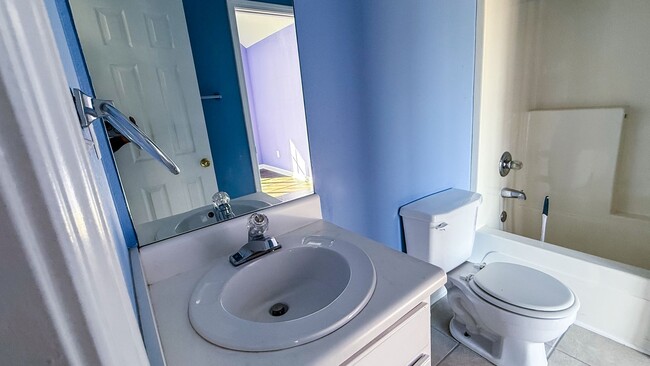 Building Photo - Newly Renovated 2 Bedroom, 2 Bathroom Home