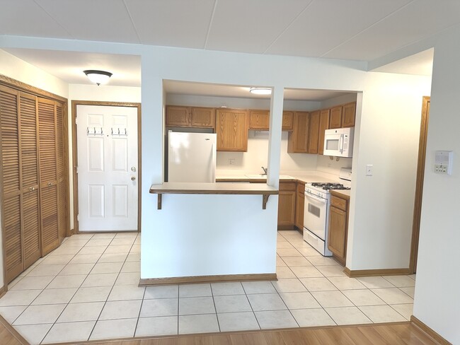 Building Photo - 9529 Minnick Ave