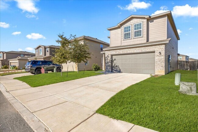 Building Photo - Light-Filled Home in Amenity-Rich Community with Pool & Park!