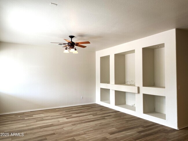 Foto del edificio - 8837 W Glenn Dr