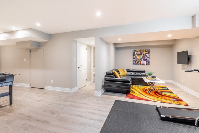 Building Photo - 101 Shoreview Pl